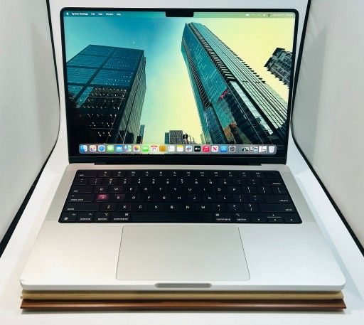 Apple MacBook Pro 14 inch M1 PRO CHIP CORE 16GB RAM 512GB