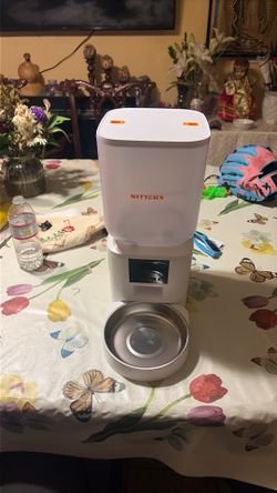 Dog feeder