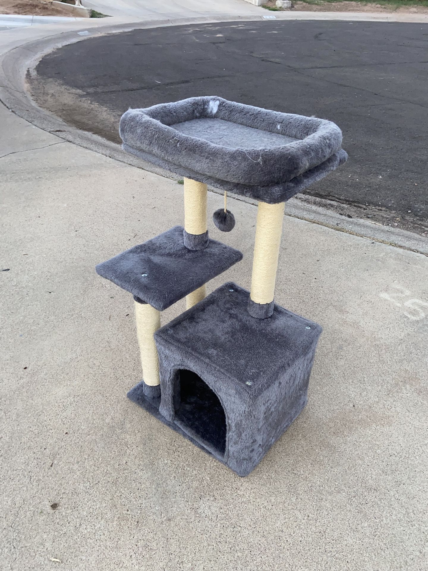 Gray Cat Tree/ Arbol De Gato Gris (details In Photos/ Detalles En Fotos) (good Conditions/buenas Condiciones)