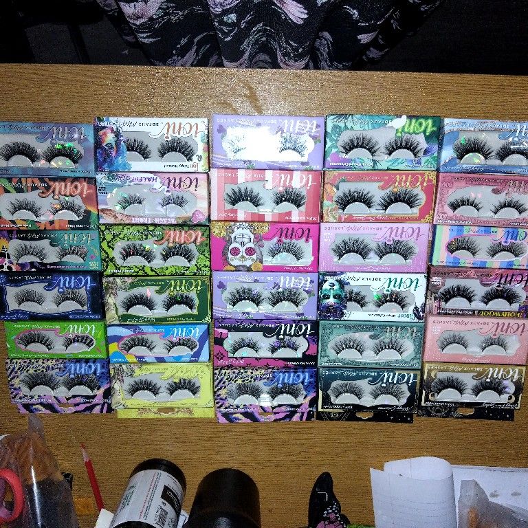 30 Pairs Of IONI lashes