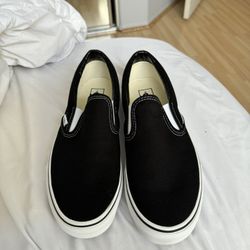 10.5 Vans Slip-on Black $45