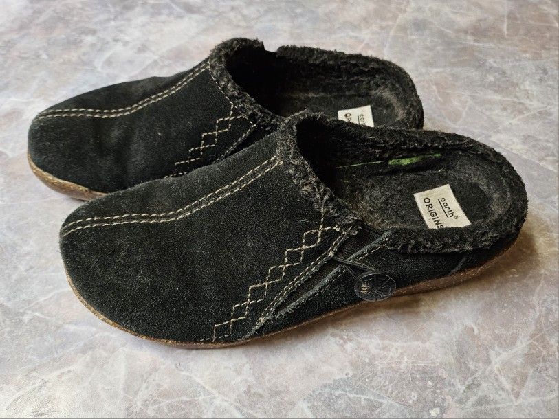 Womens "Earth Origins" Black Slip On Clogs