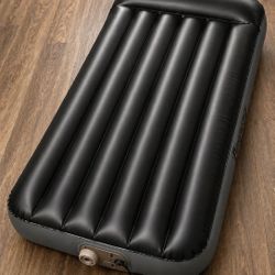 Air Bed with Built in Air Pump