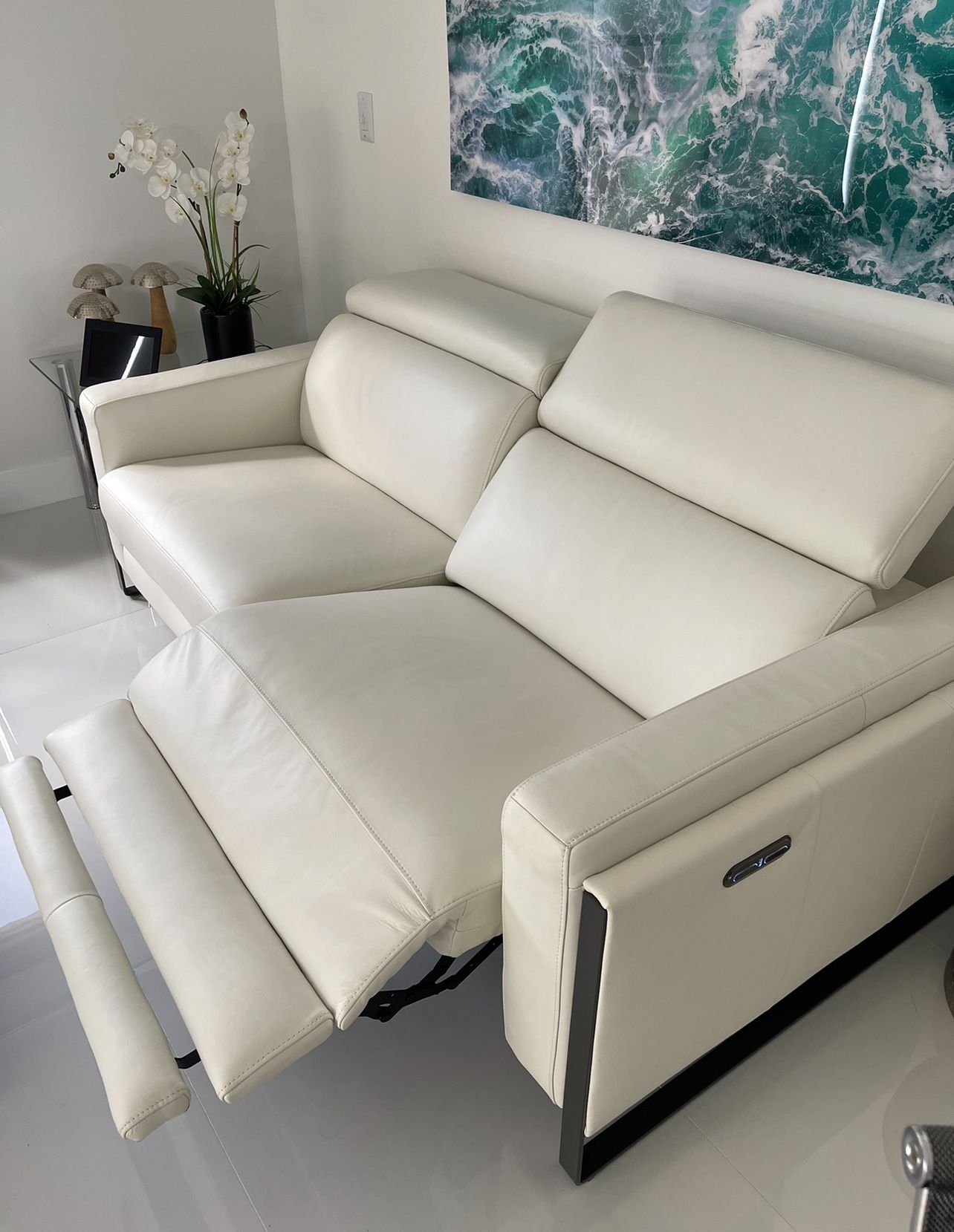 New!!! Power Reclining Loveseat Real Leather, adjustable headrest and footrest. Dimensions 63 W x 33 H x 43.5 L