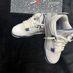 Jordan’s Retro 4 Midnight Navy 