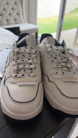New Skechers white with black size 81/2