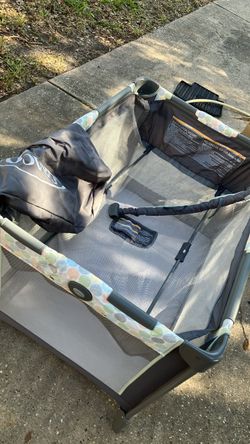 Pack and play take anywhere Graco baby playpen