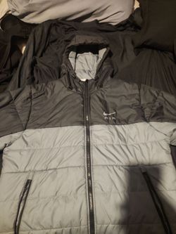 Large Nike air puffer  therma hoodie