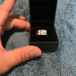 A Beautiful 100% 925MOiSSANITe  Ring