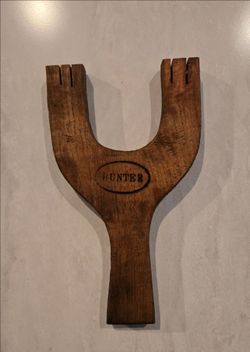 Collectible Hunter Slingshot Toy