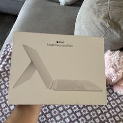 Magic Keyboard Folio