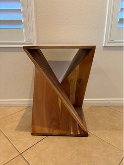 Accent table