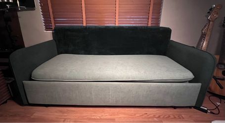 Mercer41 Henkel Green Velvet Pull-Out Sofa Bed