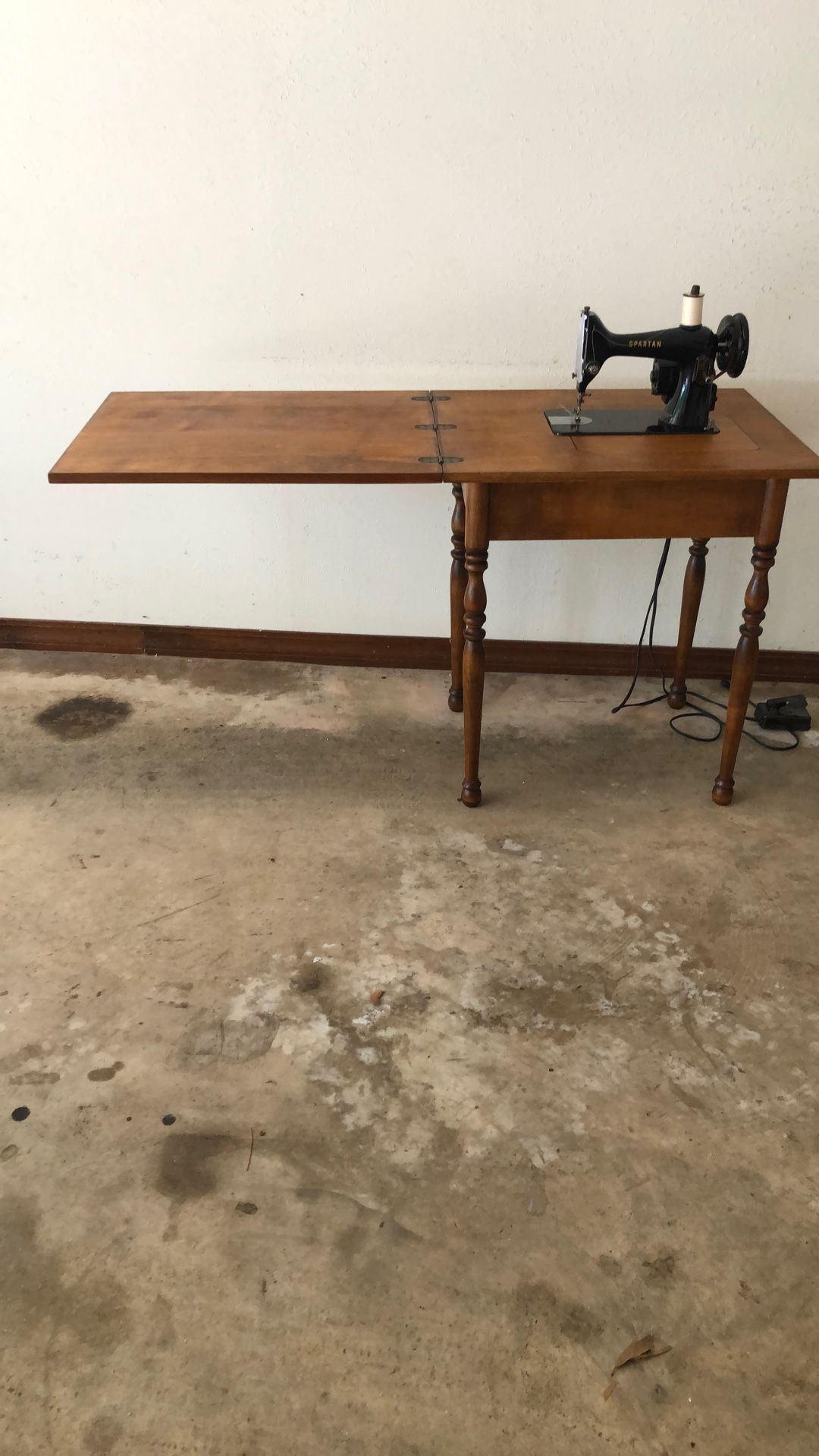 Spartan Sewing Machine. British singer. With Custom Table.
