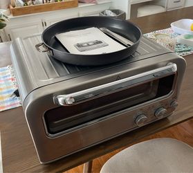 Breville Pizzaiolo pizza oven with deep dish pan