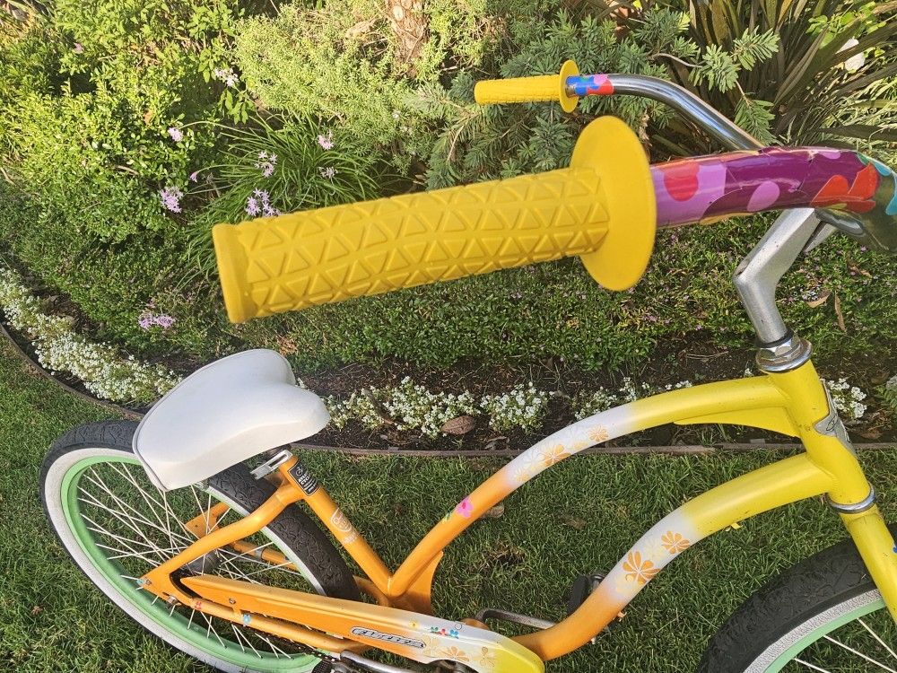 26" ELECTRA NICE COLORFUL BIKE GIRLS/ LADIES RIDES LIKE NEW ONE SPEED