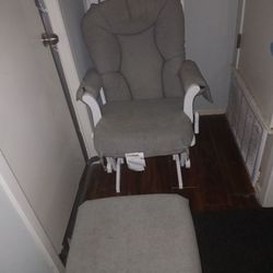 $90 Rocking Chair For Nursing Babies