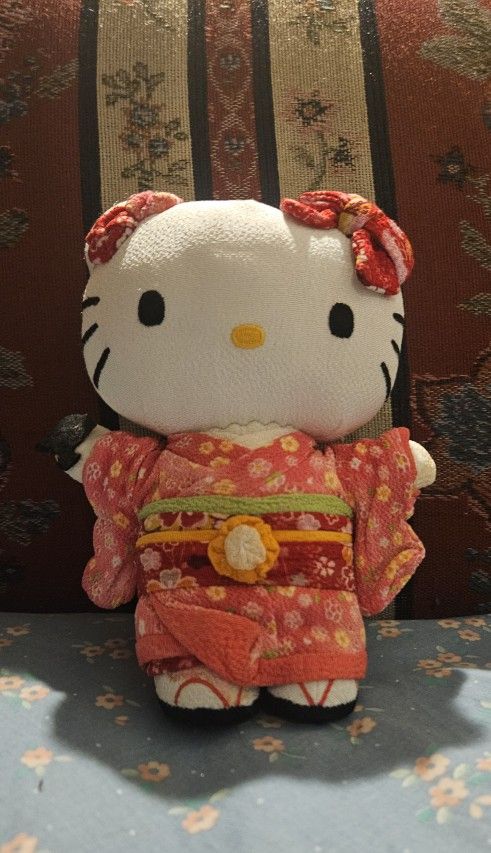 HELLO KITTY DRESSED IN A KIMONO OUTFIT STUFFED PLUSH DOLL TOY