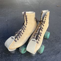 Women’s Suede Roller Skates