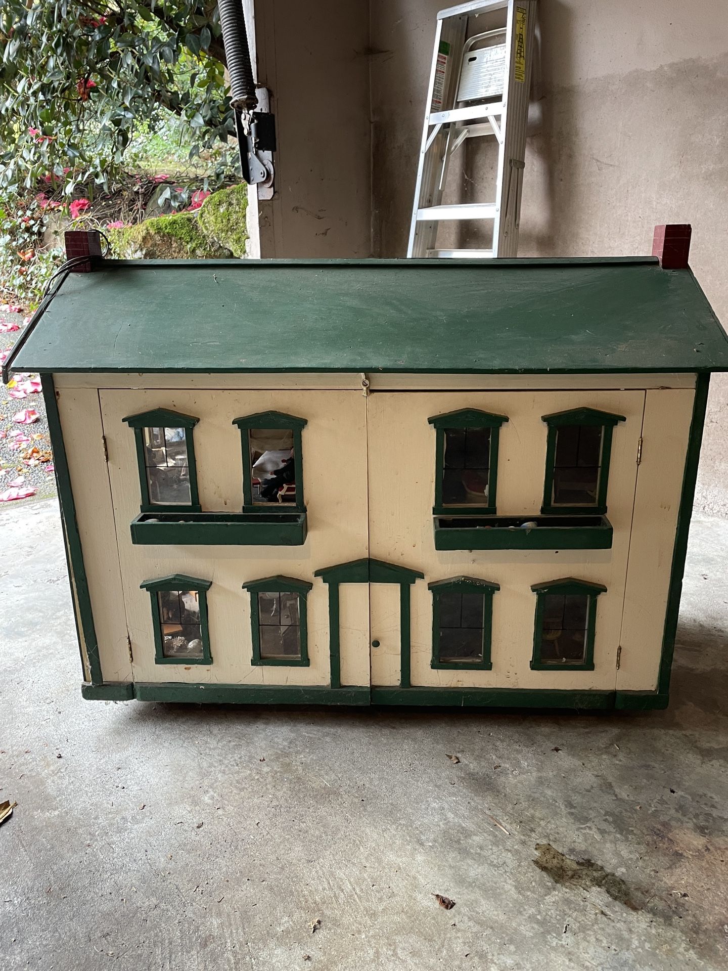 1960s Vintage Doll House