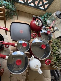 Pots and pan set + extras