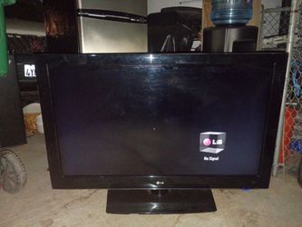 Up For Sale TV .No Control Good For Gaming Must Go