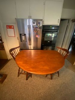 Expandable dining table with chairs
