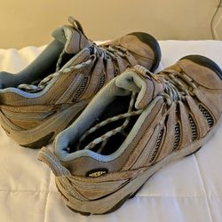 KEEN Women's Voyageur Boot (size 9)