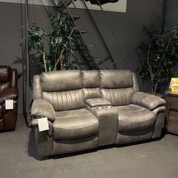 Grey Manual / Power Fabric Loveseat - Hampton 