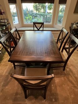 Dining Set (Expandable Middle Leaf)