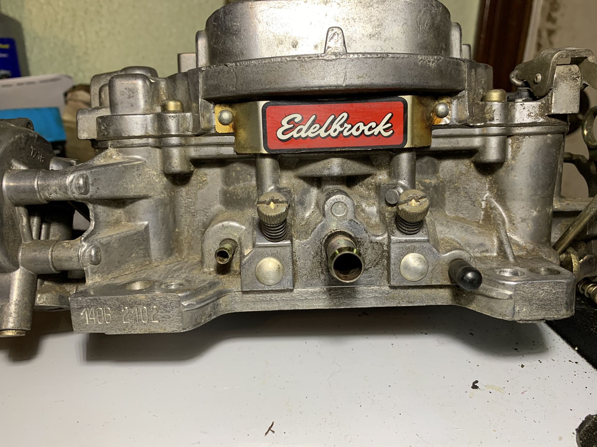 Edelbrock carburetor