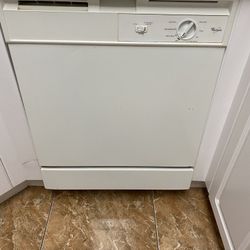 Home Item Dishwasher From Whirlpool ( Ask For Price)