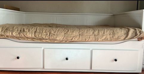 White Solid Wood IKEA day bed Hemnes