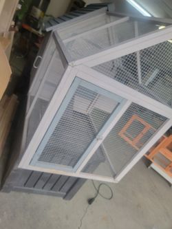 Huge chicken coop good for 6 chicken or even more