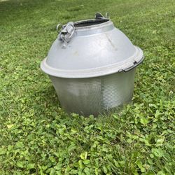 SECURITY LIGHT HOUSING AND ARM