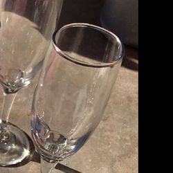 2 Champagne Glasses 