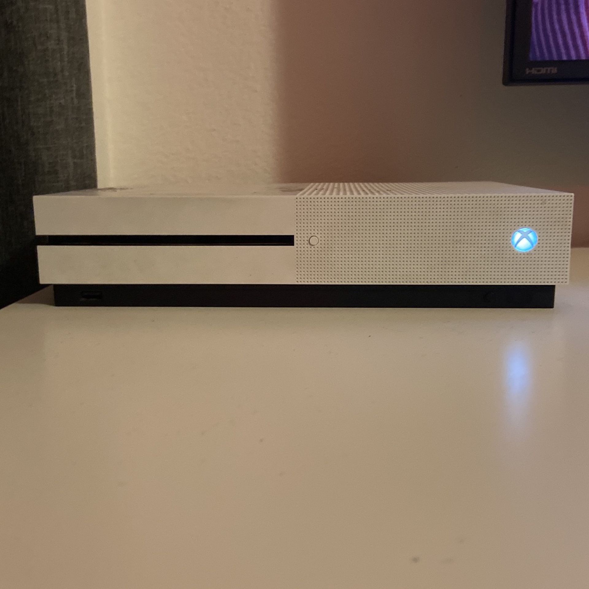 Xbox One with Accessories (READ DESC)