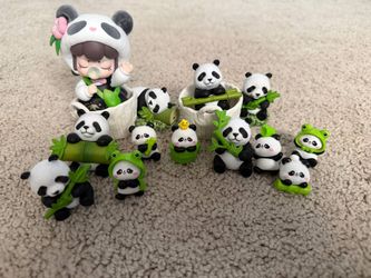 Set of small panda decorations cake toppers