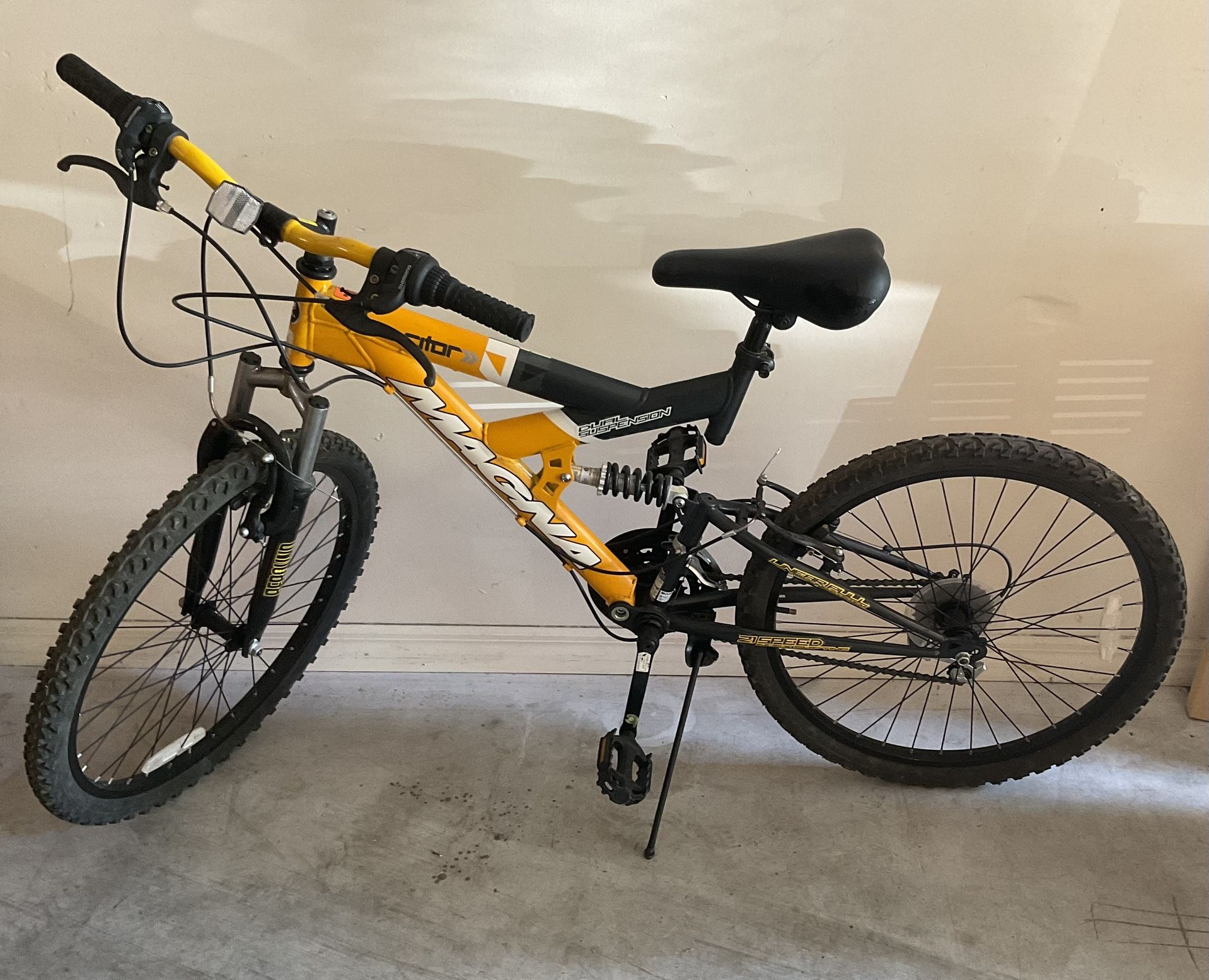 24" Yellow Magna Excitor Mountain Bike 21 Speed Dual Suspension VGC