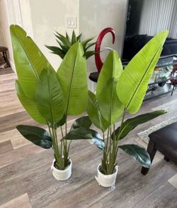 Pretty artificial plant 4 ft tall set of 2 ! Brand new