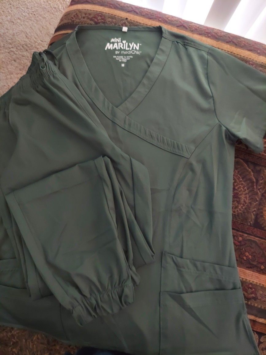 Womens Scrub Set New!