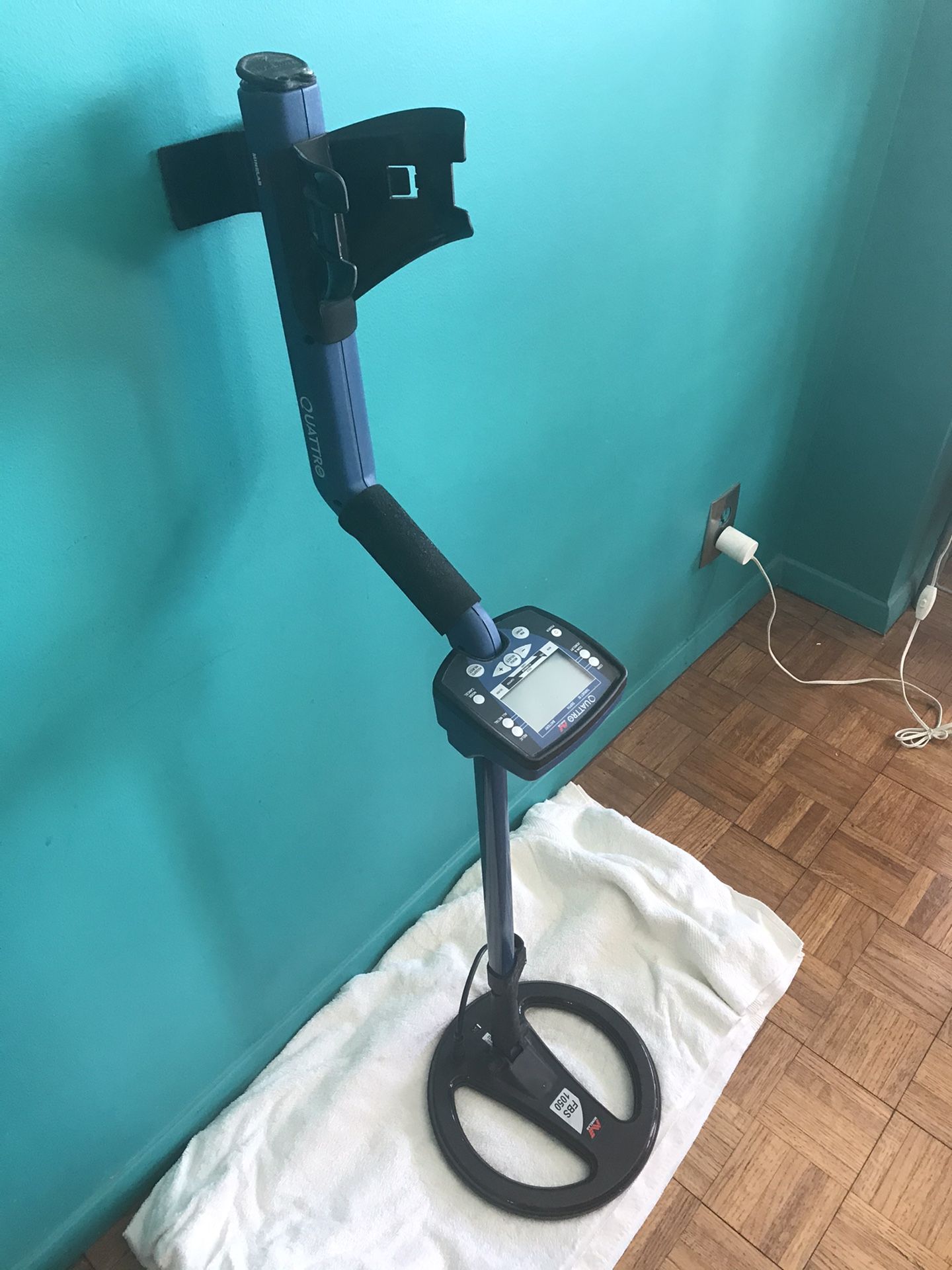 Minelab Quattro MP Metal Detector (Comes with manual, headphones, and more)