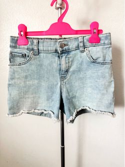 ✨ Girls’ Light-Wash Frayed Denim Shorts — Size L (10/12) ✨