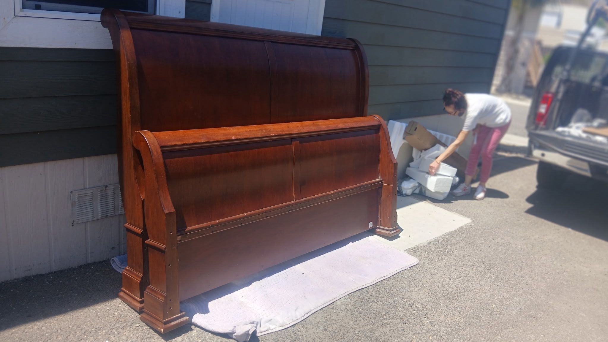 King Size Sleigh Bed W/frame