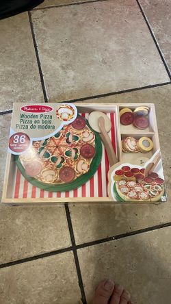 Melissa & Doug wooden pizza toy