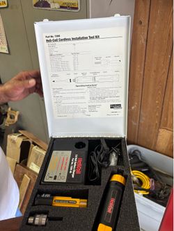 Cordless helicoil installation kit