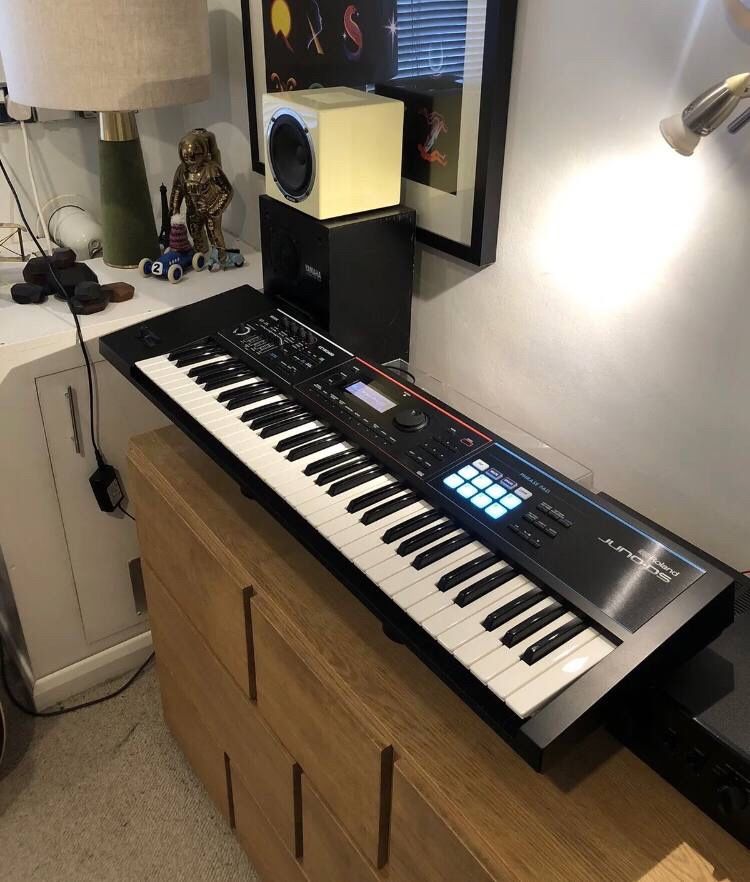 Roland Juno-DS61 61-Key Keyboard Synthesiser Black.