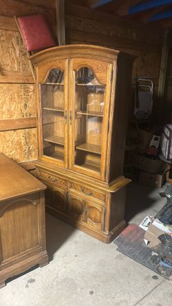 China Cabinet Hutch