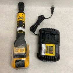 Dewalt Atomic Ratchet Dcf513 W/ Battery And Charger 