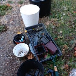 Plastic Gardening Pots Etc